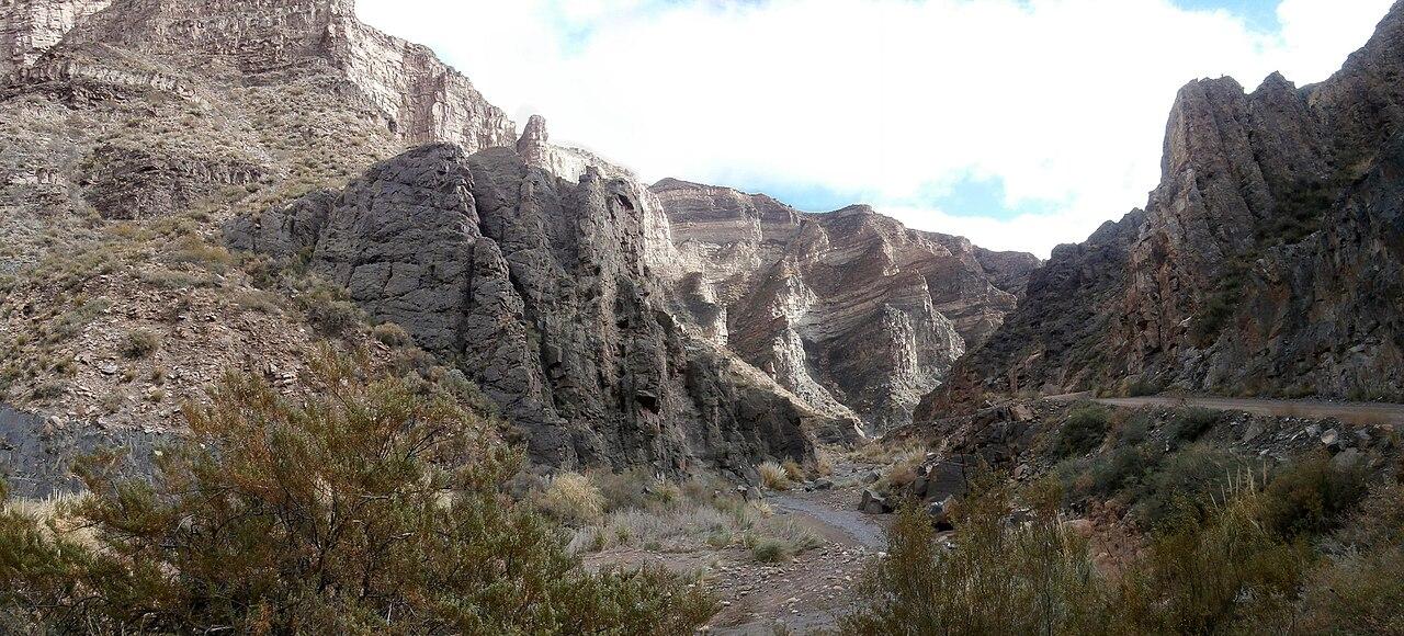 Río Seco de los Castaños fm (Upper Silurian-Devonian?, subvertical strata) and El Imperial fm