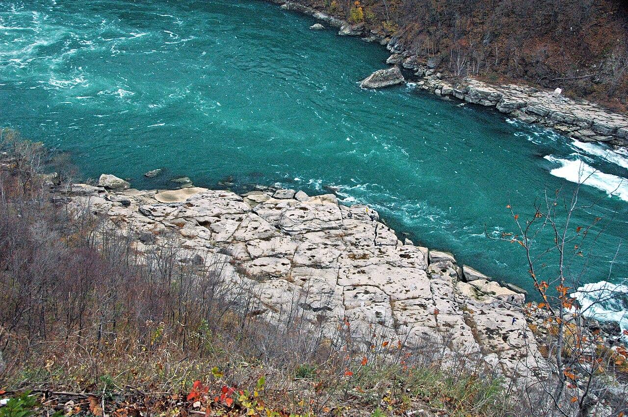 The Niagara gorge at the Whirlpool, turquoise water running below ledges of Lower Silurian sandstone