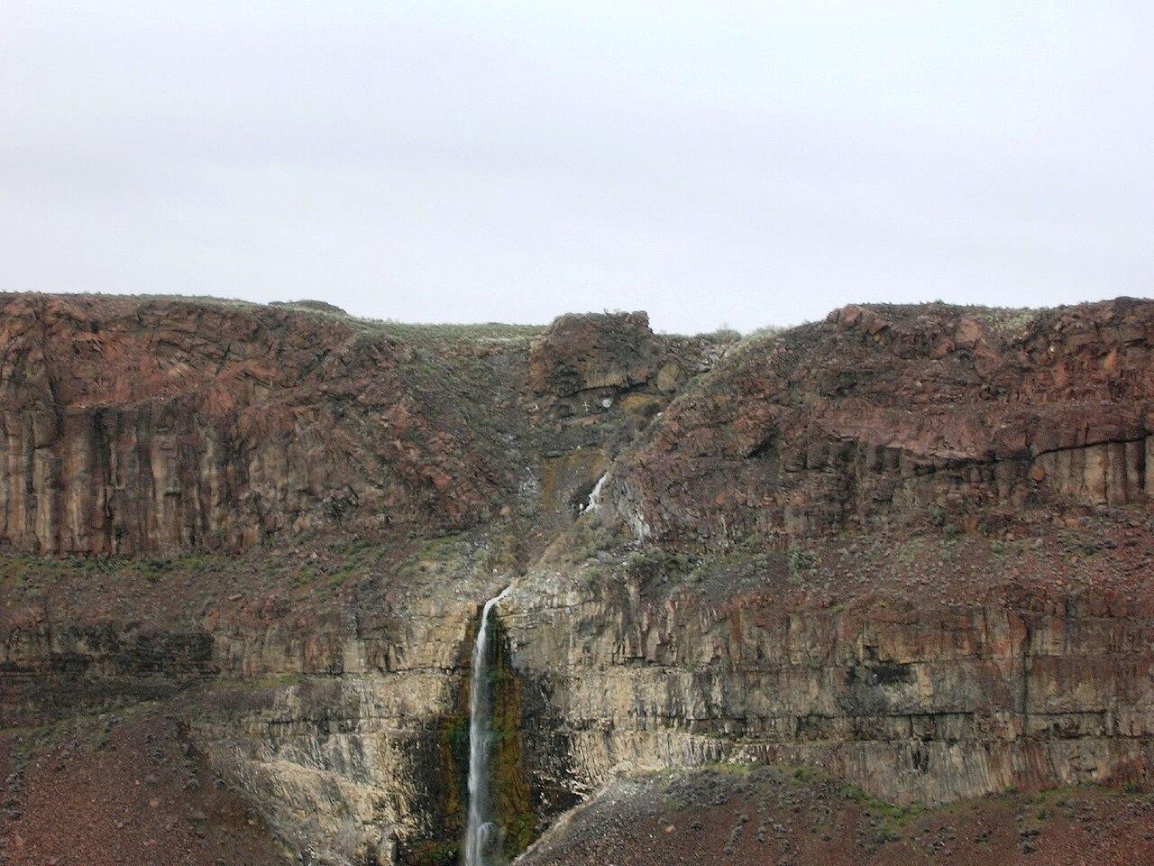 Vertical basalt columns forming a cliff face near Vantage, Washington, with talus gathered at the foot